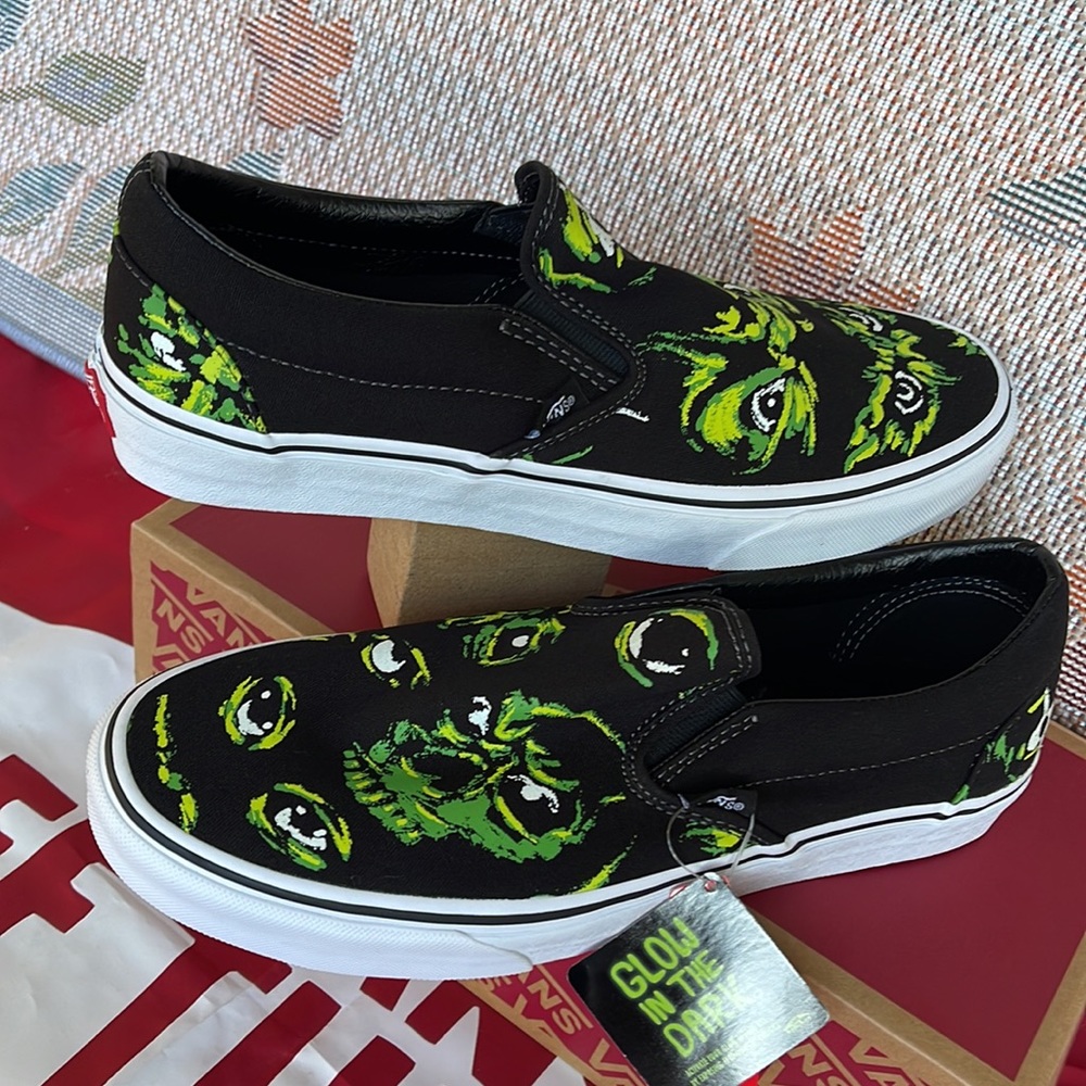 Vans Classic Slip-0n
Eyes In The Dark Black/Multi 
VINOA705DBML
WMNS sneakers - Picture 10 of 16